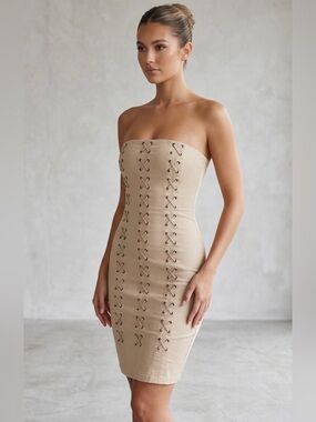 Blanco Strapless Lace-Up Design Dress